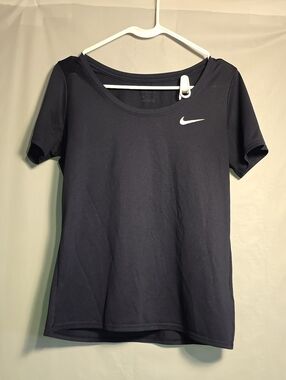 Nike Women’s Navy Dry Fit Scoop Neck Tee Medium